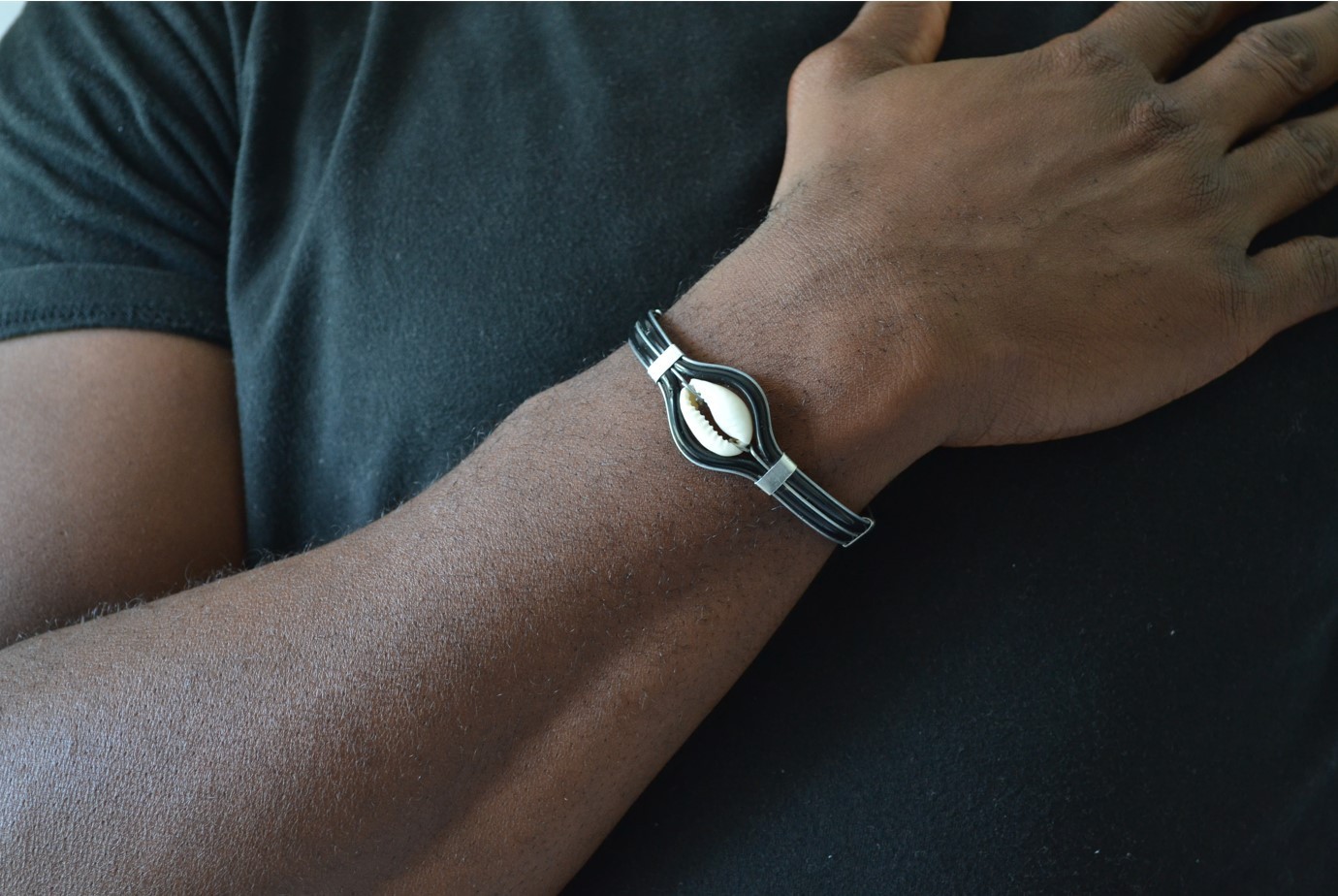 Bracelet semi-rigide avec cauri