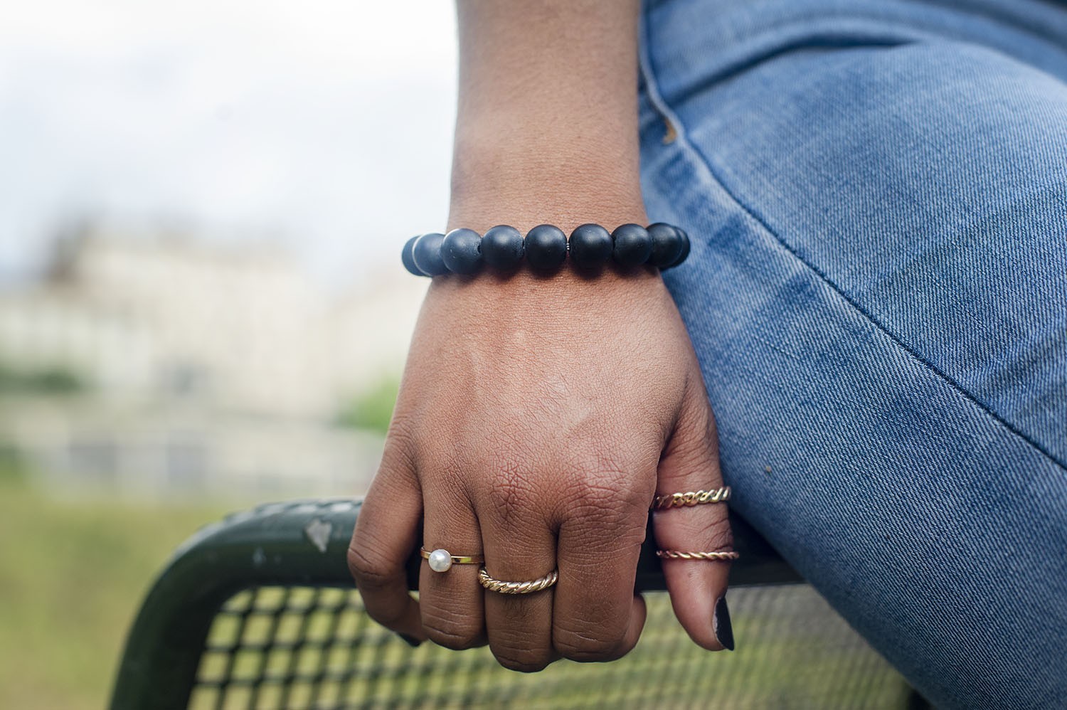 Bracelet de grosses perles noires