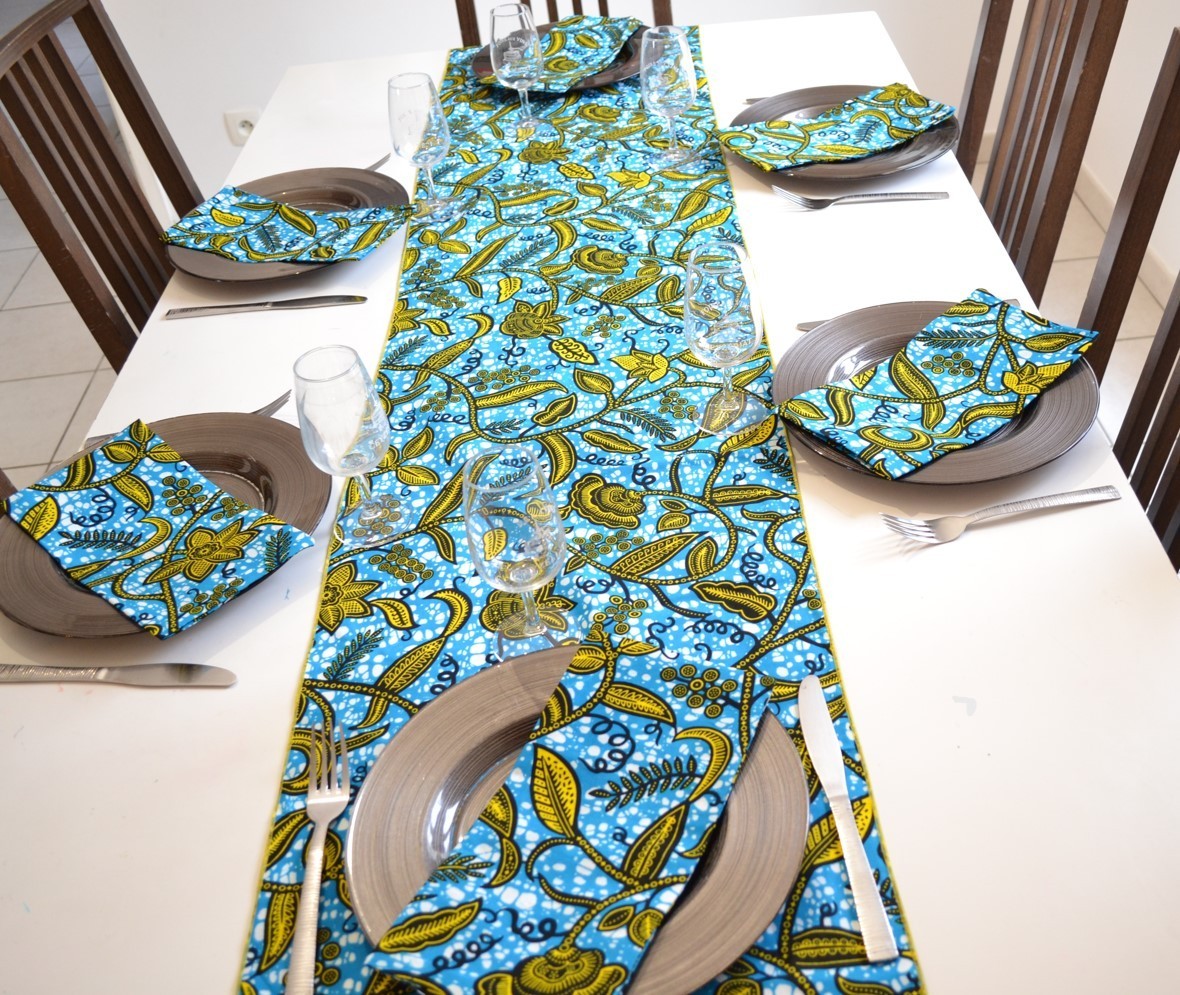 Parure de table avec chemin de table et serviettes en wax Parure de table avec chemin de table et serviettes en wax