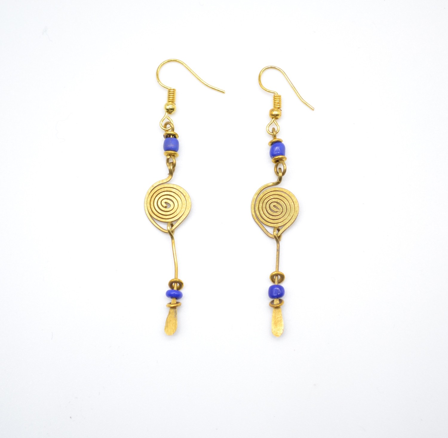 Boucles d'oreilles africaines en bronze et perles bleues Boucles d'oreilles africaines en bronze et perles bleues