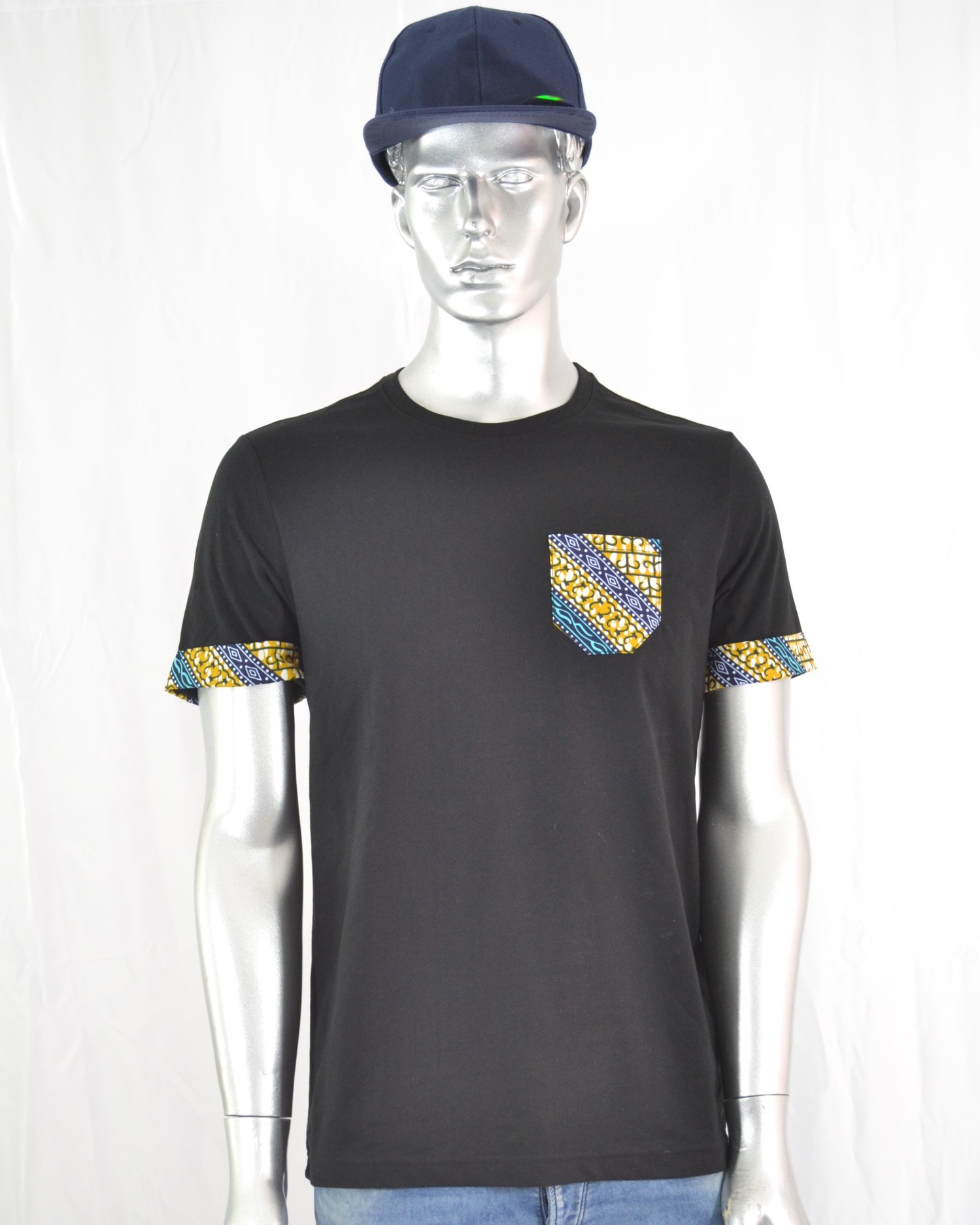T-shirt Homme customisé avec tissu wax T-shirt Homme customisé avec tissu wax