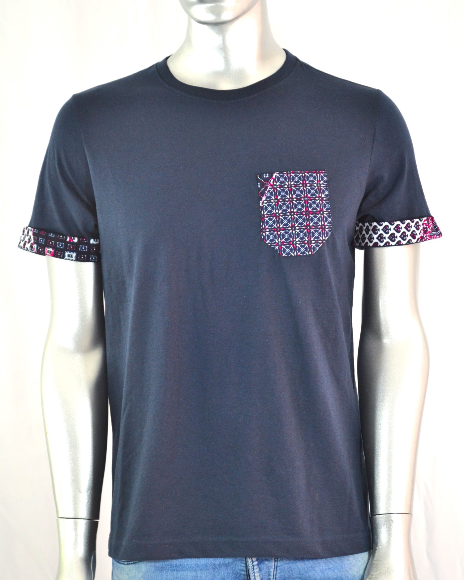 T-shirt Homme customisé avec tissu wax T-shirt Homme customisé avec tissu wax