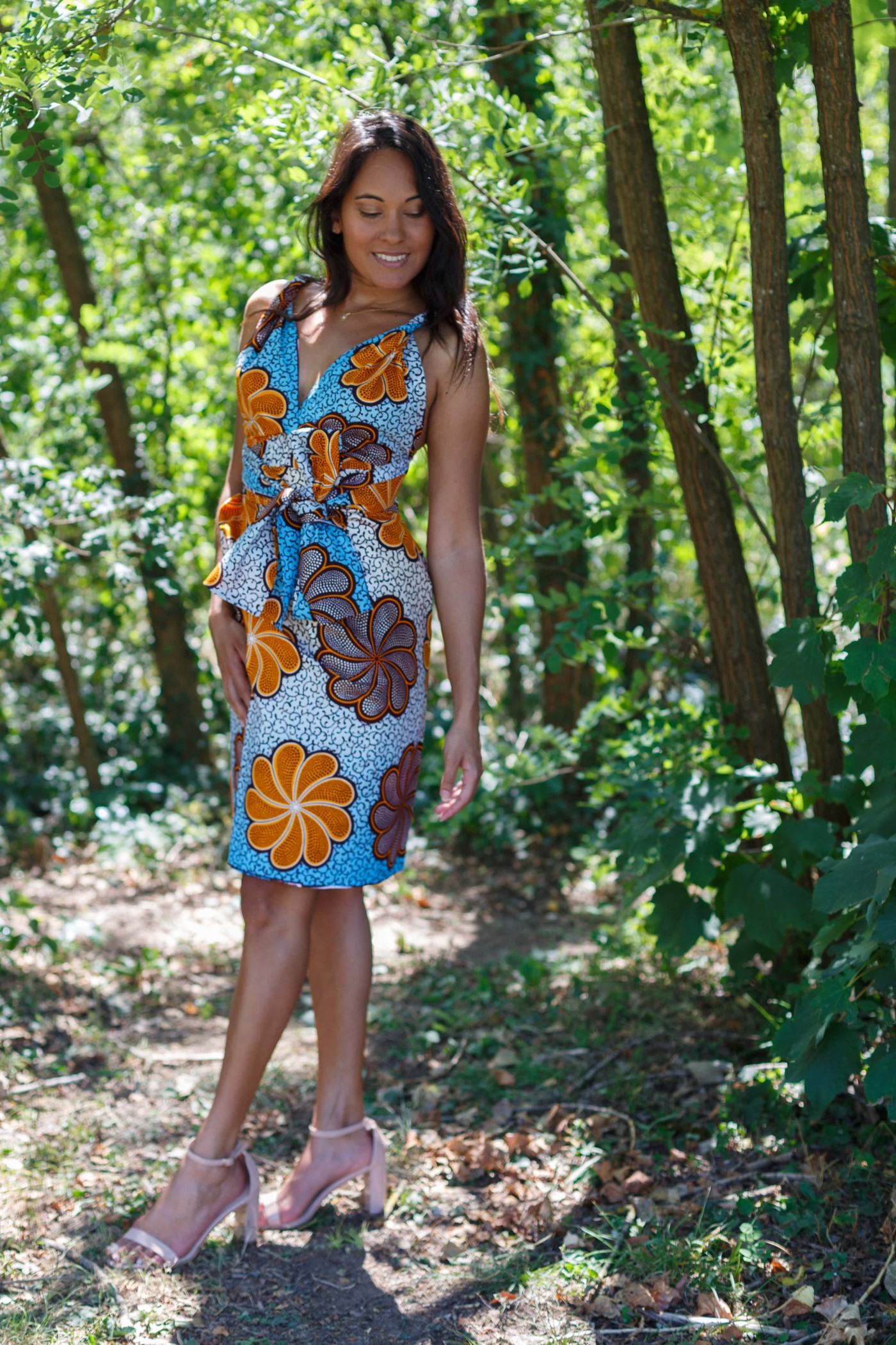 Robe portefeuille en tissu wax avec motifs floraux Robe portefeuille en tissu wax avec motifs floraux