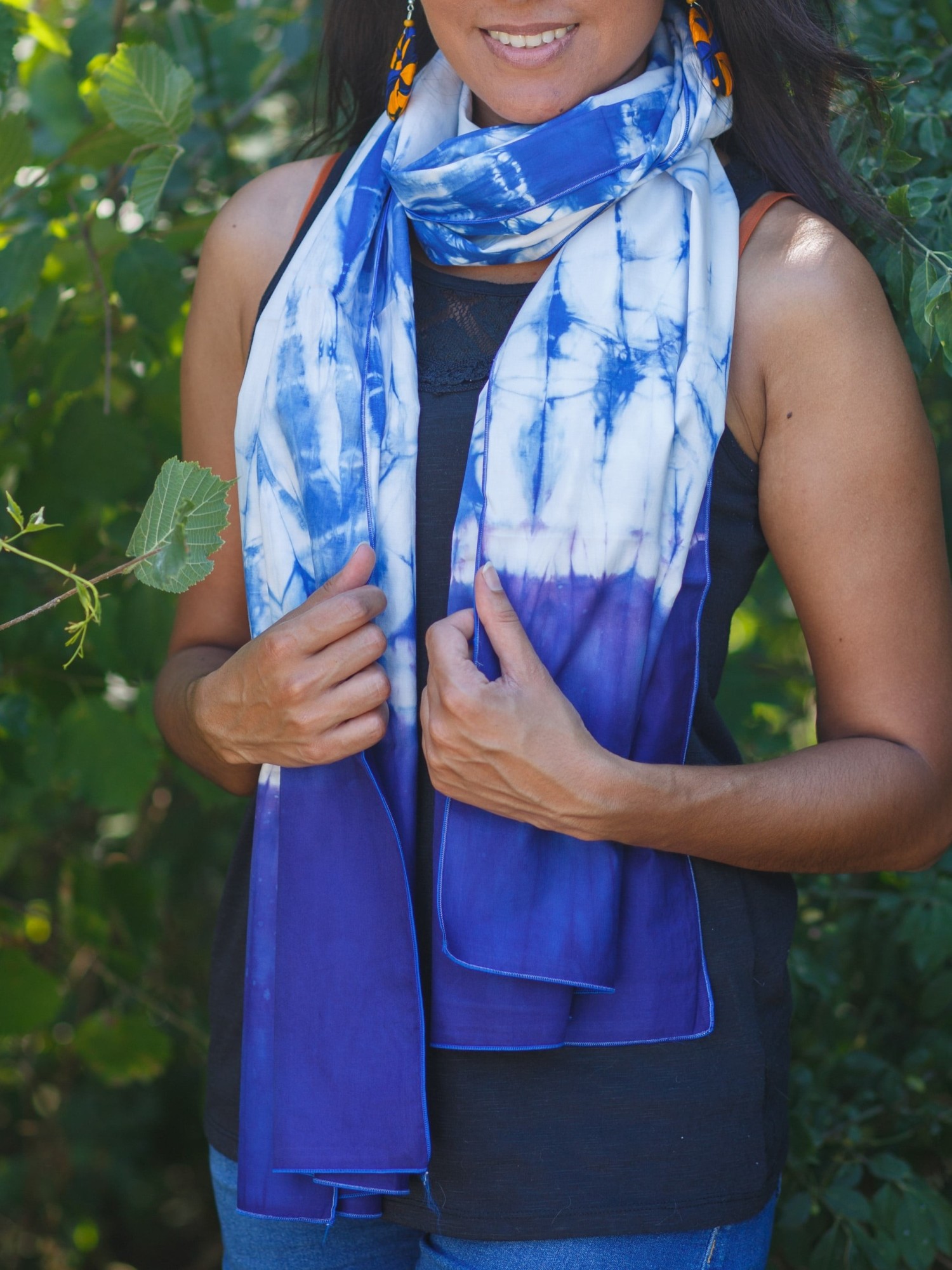 Echarpe / Foulard bleue et blanche en coton fait main