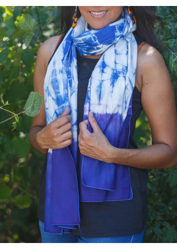 Echarpe / Foulard bleue et blanche en coton fait main