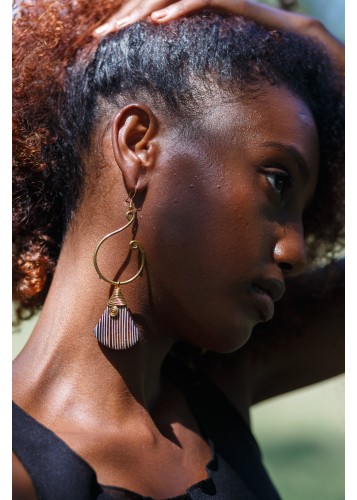 Boucles d'oreilles élégantes en bronze et corne