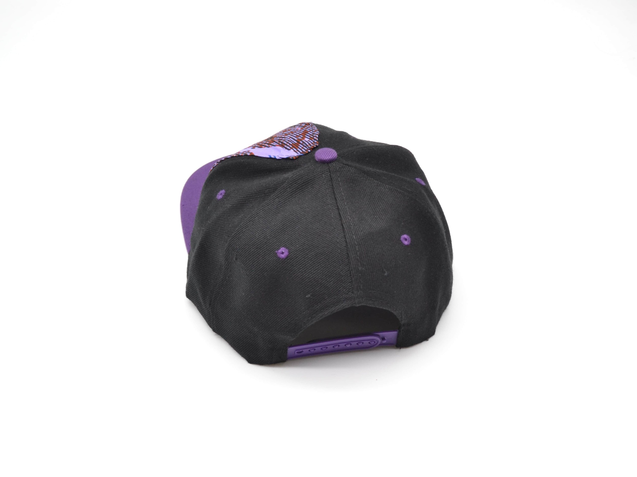 Casquette customisée avec tissu wax violet
