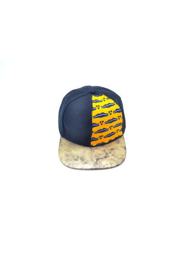 Casquette customisée avec tissu wax jaune