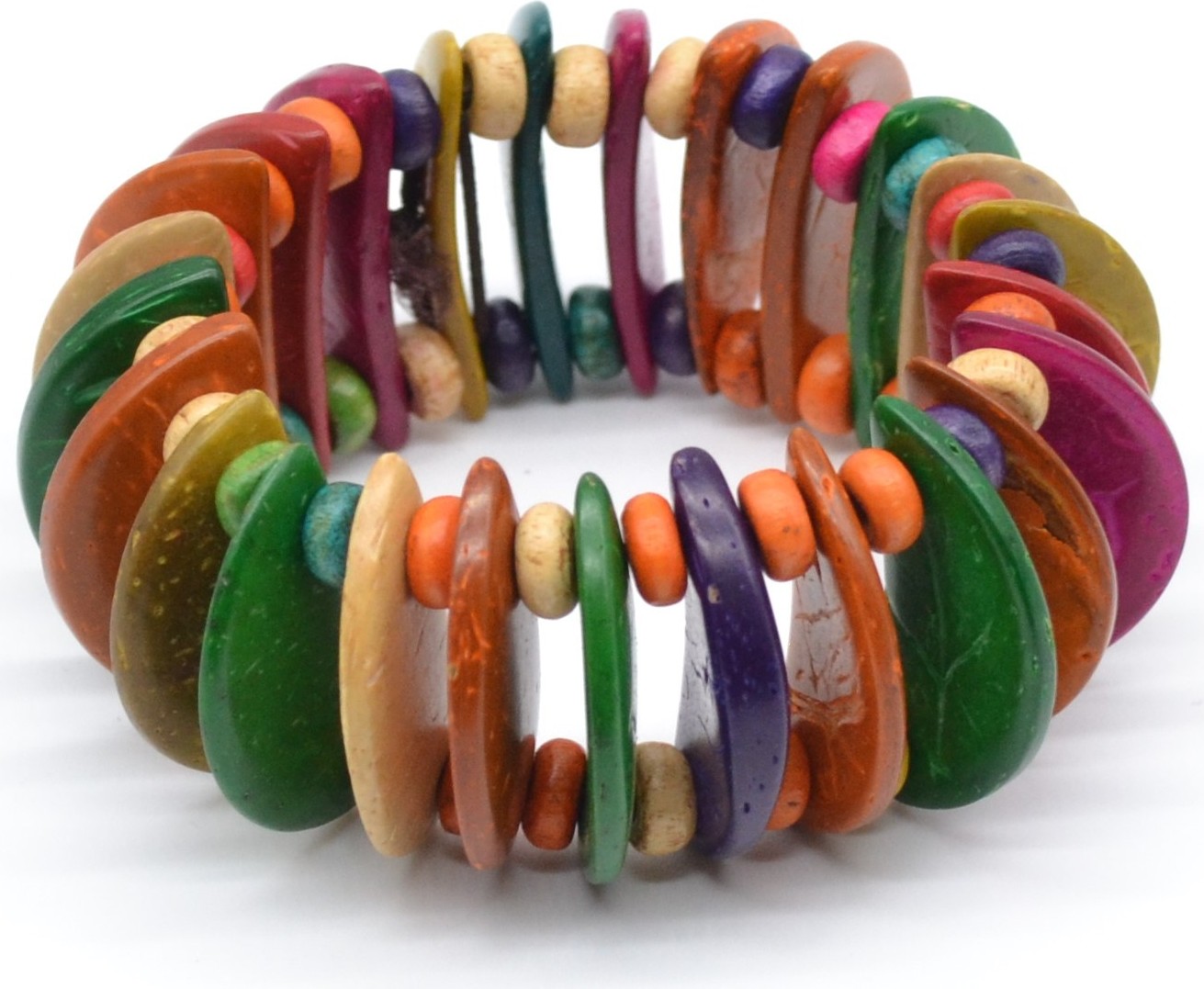 Bracelet ethnique en noix de coco colorée