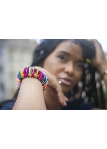 Bracelet ethnique en noix de coco colorée