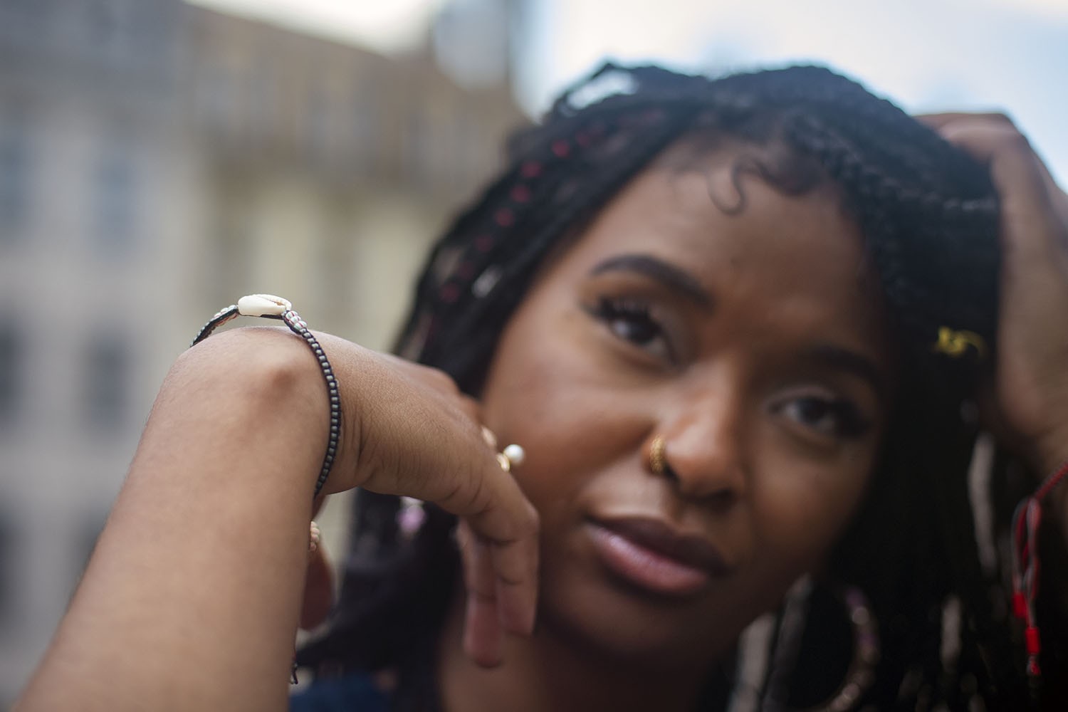 Bracelet en macramé surmonté d'un cauris