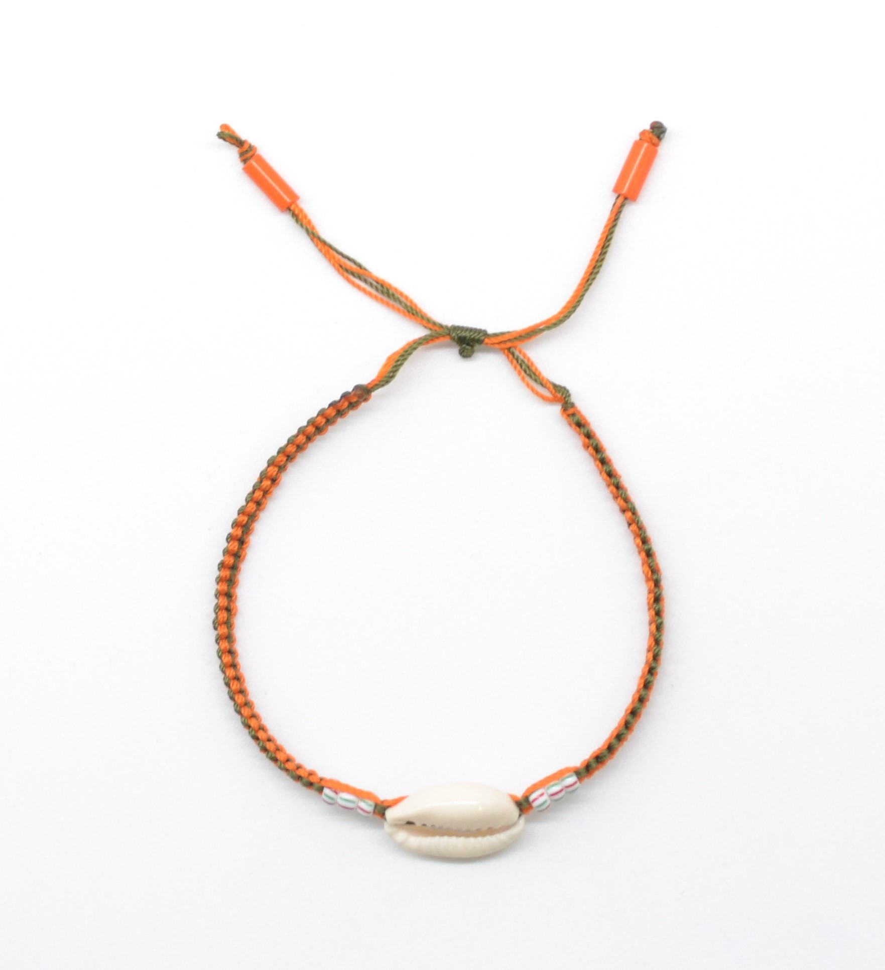 Bracelet réglable orange orné de Cauris