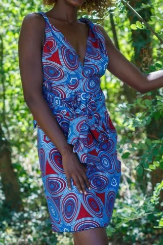 Robe portefeuille en tissu wax bleue et rouge Robe portefeuille en tissu wax bleue et rouge