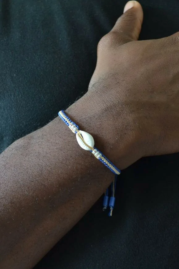 Bracelet réglable surmonté de Cauris