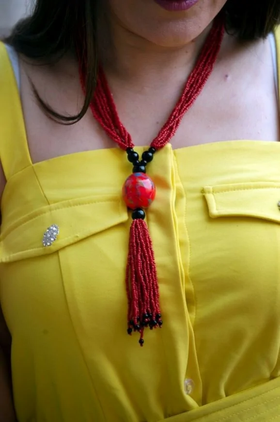 Collier de perles rouge pour femme avec pendentif