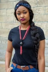 Collier de perles bleues avec pendentif