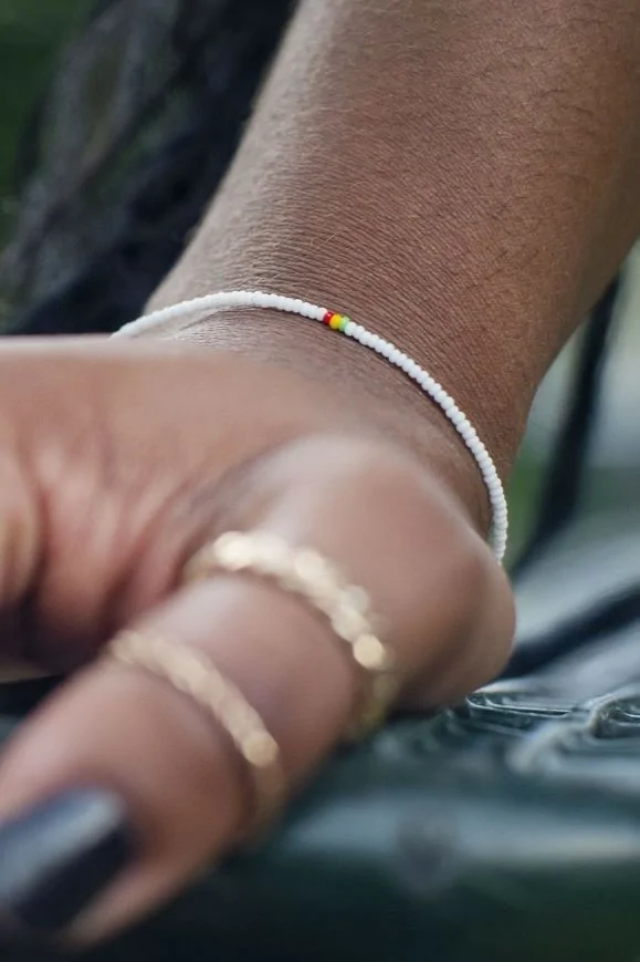 Bracelet de poignet en perles blanches