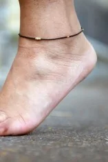 Bracelet de cheville en perles blanches