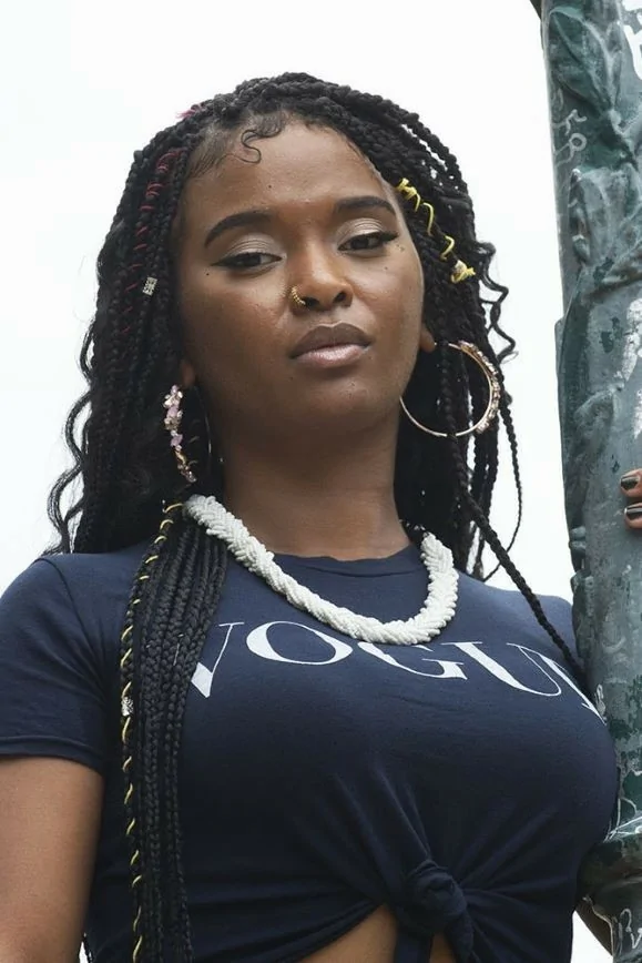 Collier de perles blanches multi-couches