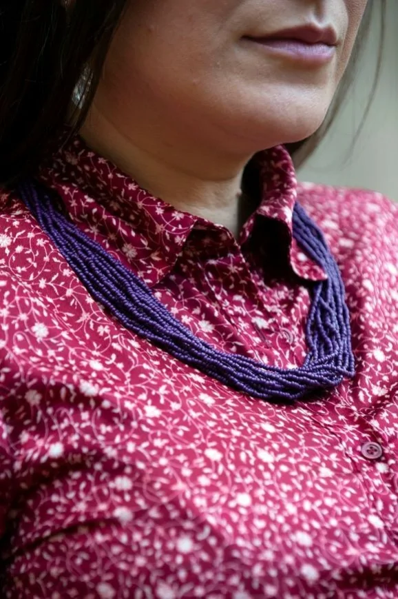 Collier artisanal de perles violettes
