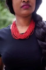 Collier ethnique de perles rouges