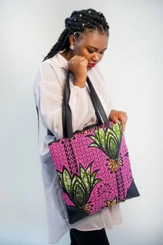 Sac à main tendance en tissu Wax rose et motif floral Sac à main tendance en tissu Wax rose et motif floral