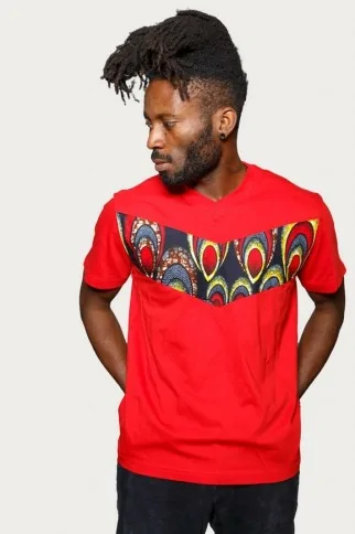 T-shirt rouge customisé avec tissu wax T-shirt rouge customisé avec tissu wax