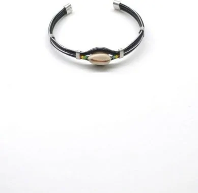 Bracelet semi-rigide avec cauri Bracelet semi-rigide avec cauri
