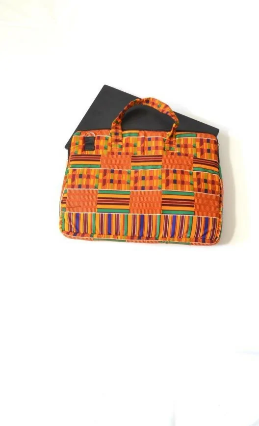 Pochette d'ordinateur orange en tissu wax