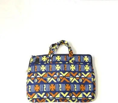 Pochette d'ordinateur motifs bogolan en tissu wax