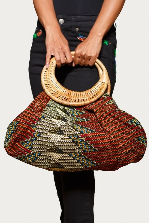 Sac à main orange et gris avec poignées en rotin