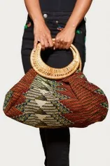 Sac à main orange et gris avec poignées en rotin