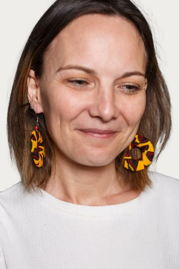 boucles d'oreilles circulaires jaune et rouge en tissu wax