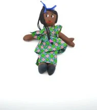 Poupée de chiffon avec carreaux rouges et verts