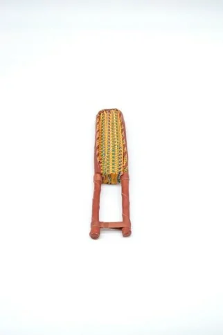 Eventail jaune et multicolore en tissu wax et cuir Eventail jaune et multicolore en tissu wax et cuir