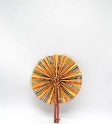 Eventail jaune et multicolore en tissu wax et cuir Eventail jaune et multicolore en tissu wax et cuir