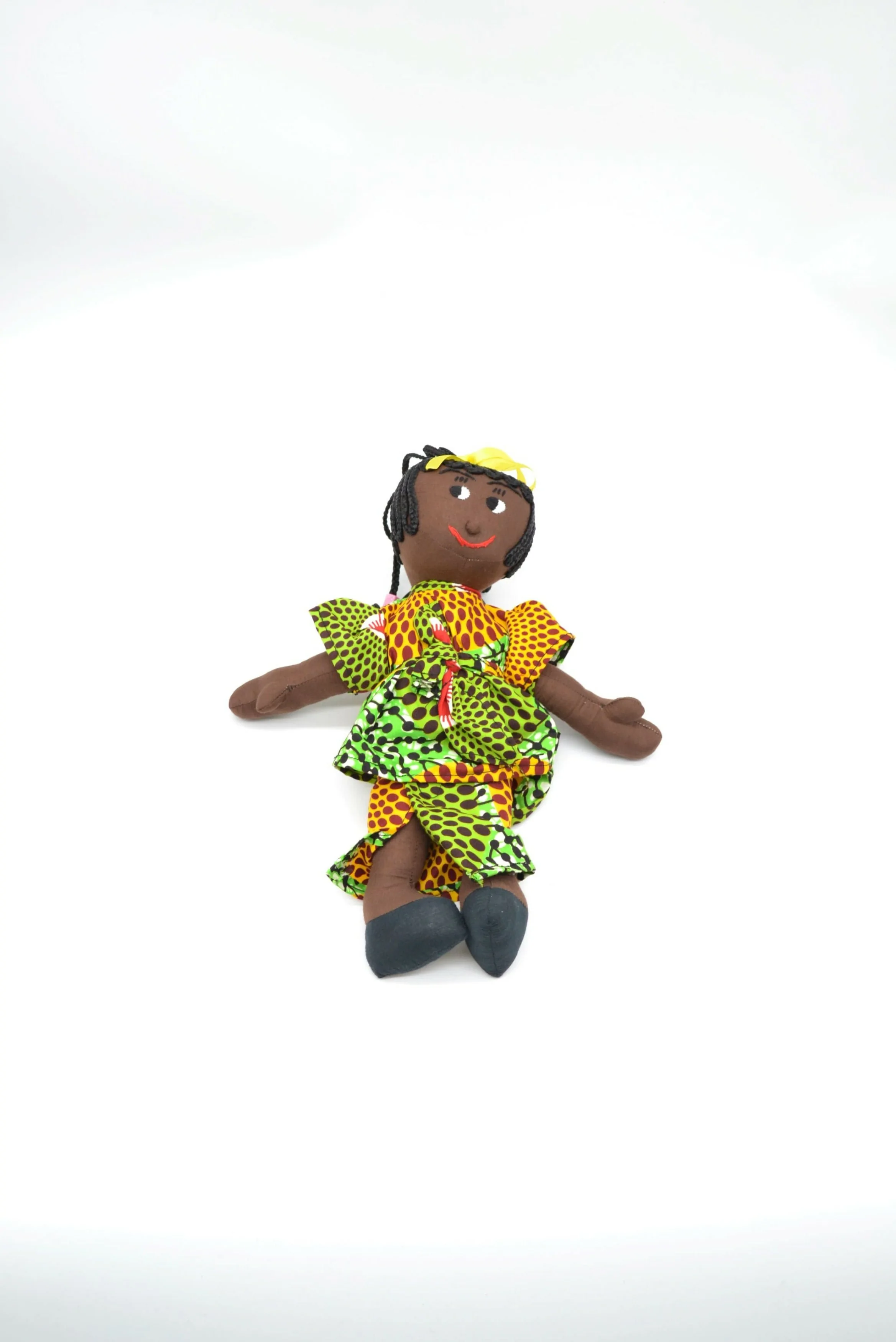 Poupée de chiffon avec robe verte et jaune en tissu wax