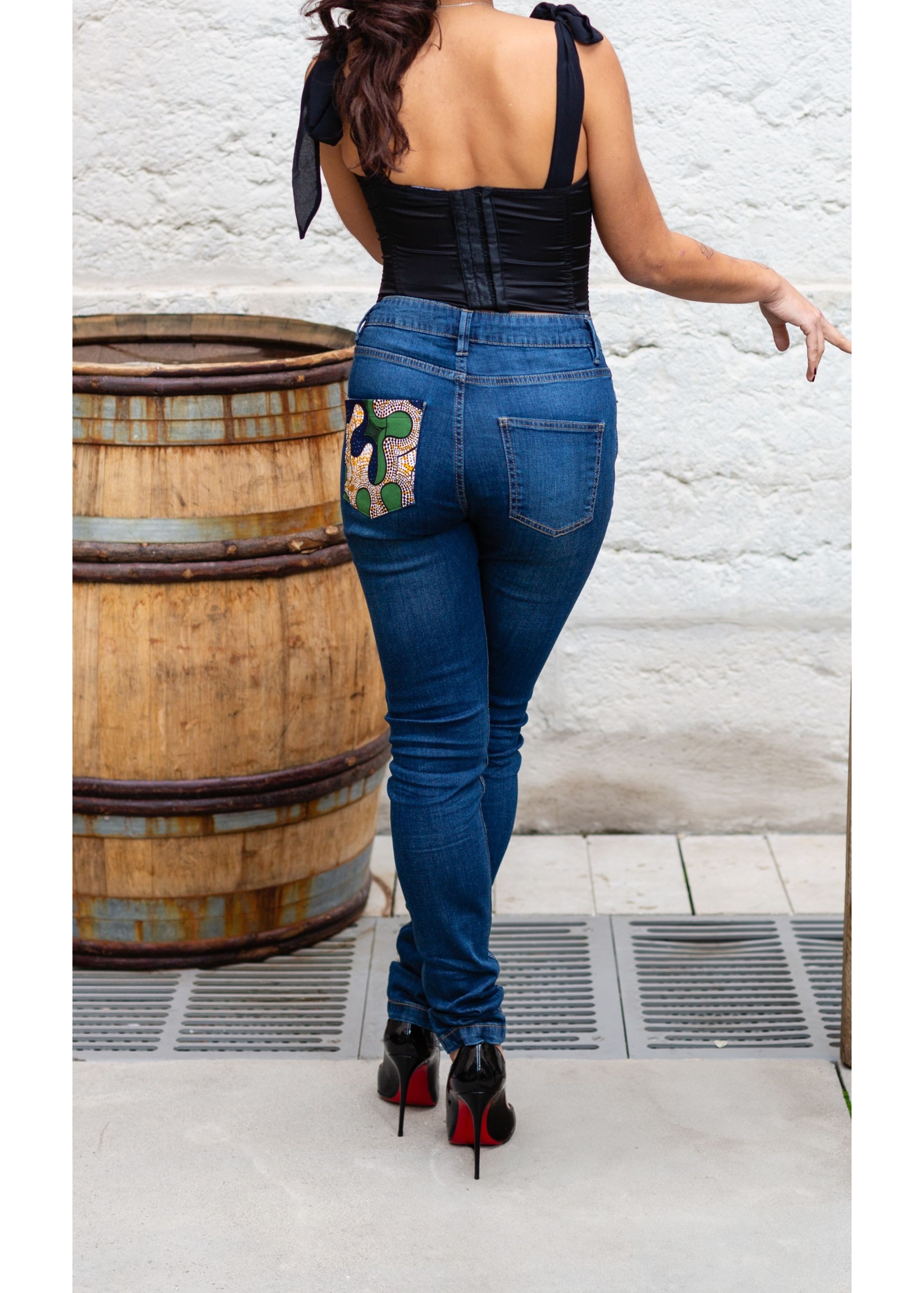 Jean Skinny Bleu Foncé Customisé : Originalité et Élégance Pour Femmes