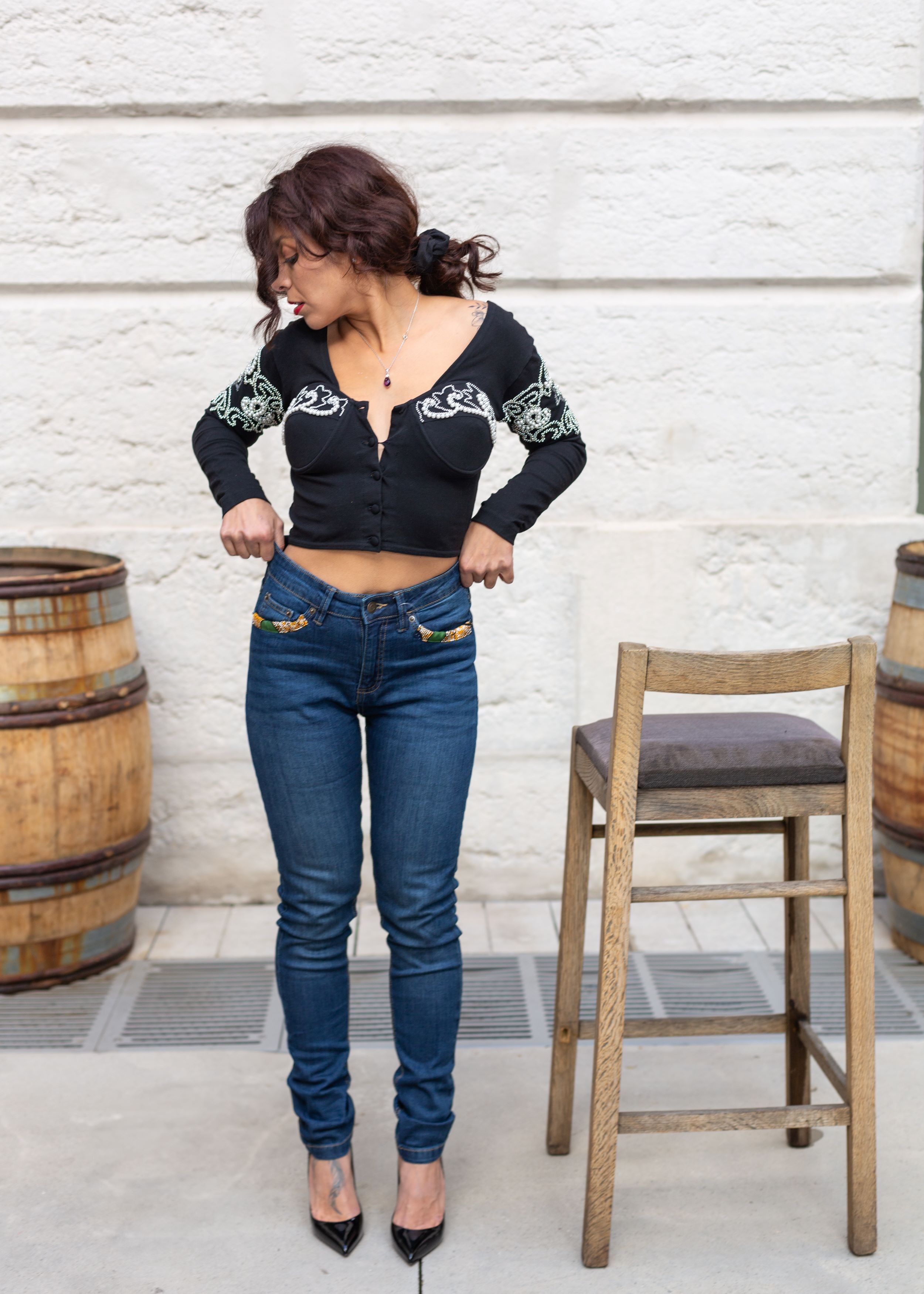 Jean Skinny Bleu Foncé Customisé : Originalité et Élégance Pour Femmes