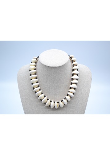 Collier de coquillages cauris