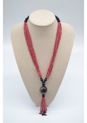 Collier de perles multicolore avec pendentif