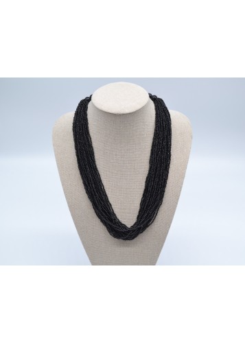 Ensemble de colliers noirs torsadés