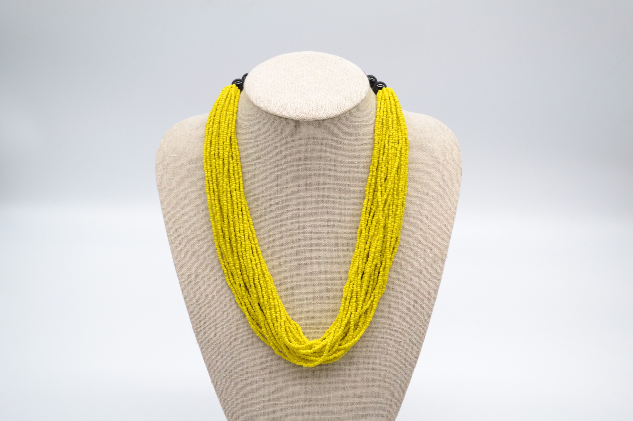 Ensemble de colliers de perles torsadés