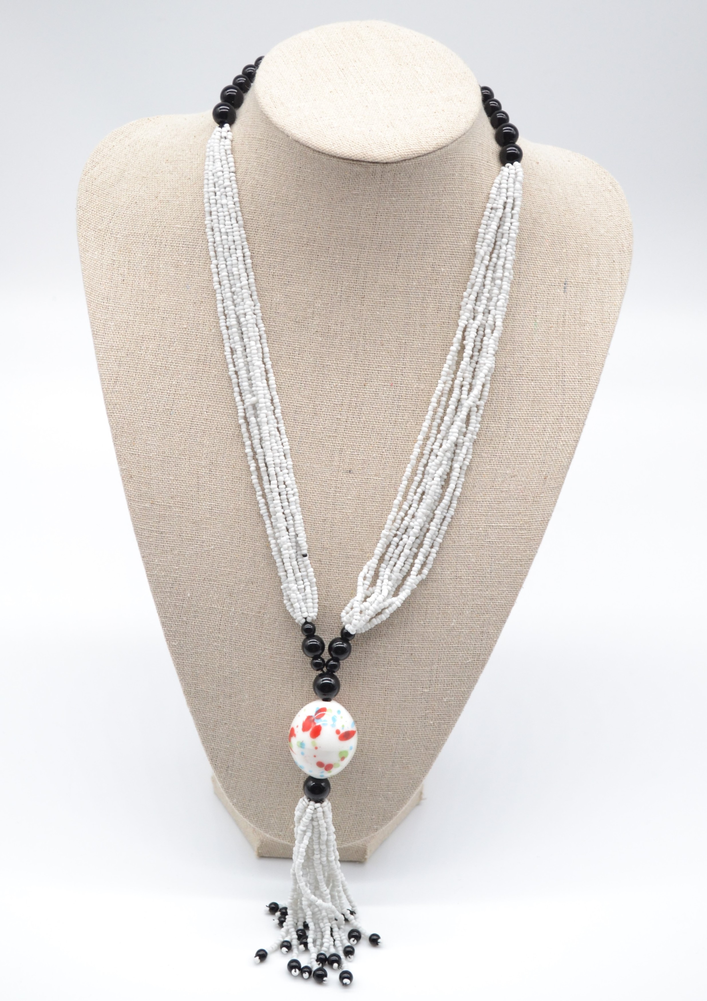 Collier de perles noir et blanc pour femme