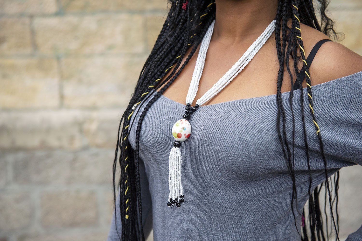 Collier de perles noir et blanc pour femme