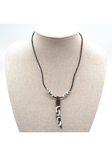 Collier homme avec perles et pendentif