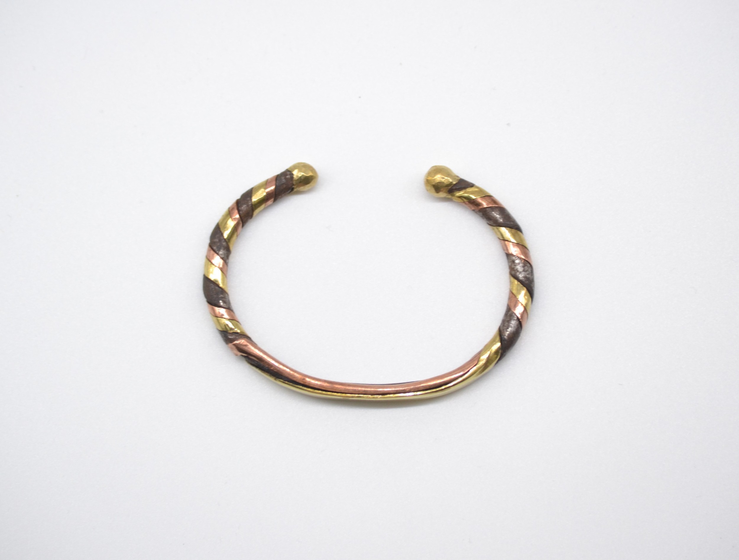 Bracelet jonc artisanal en laiton et cuivre