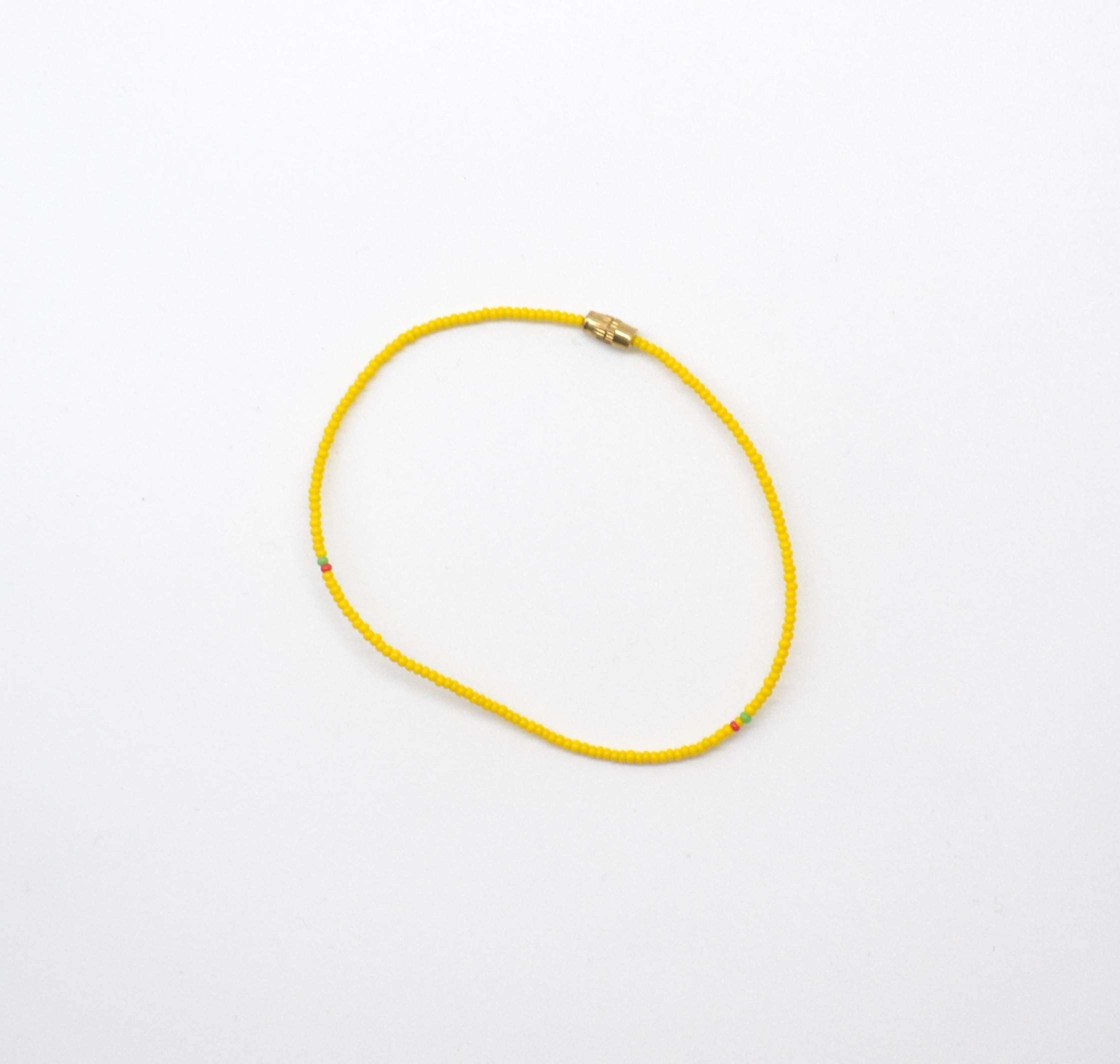 Bracelet en perles jaunes pour cheville