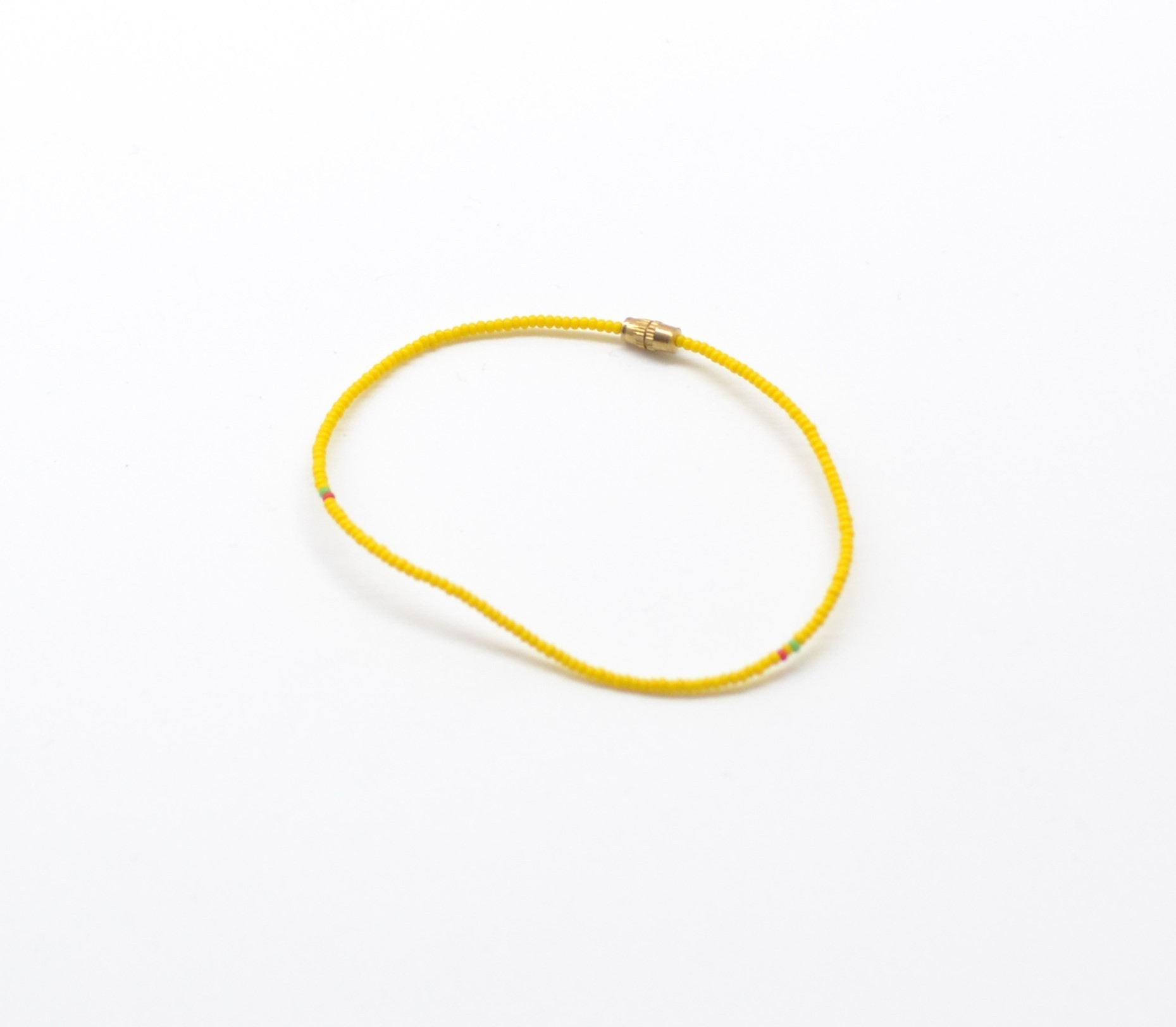 Bracelet en perles jaunes pour cheville