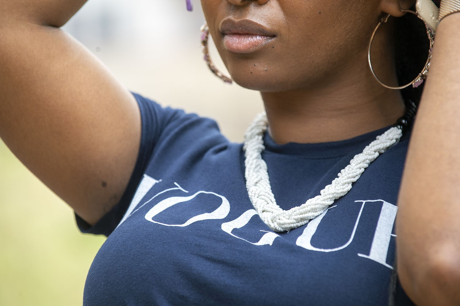 Collier de perles blanches multi-couches